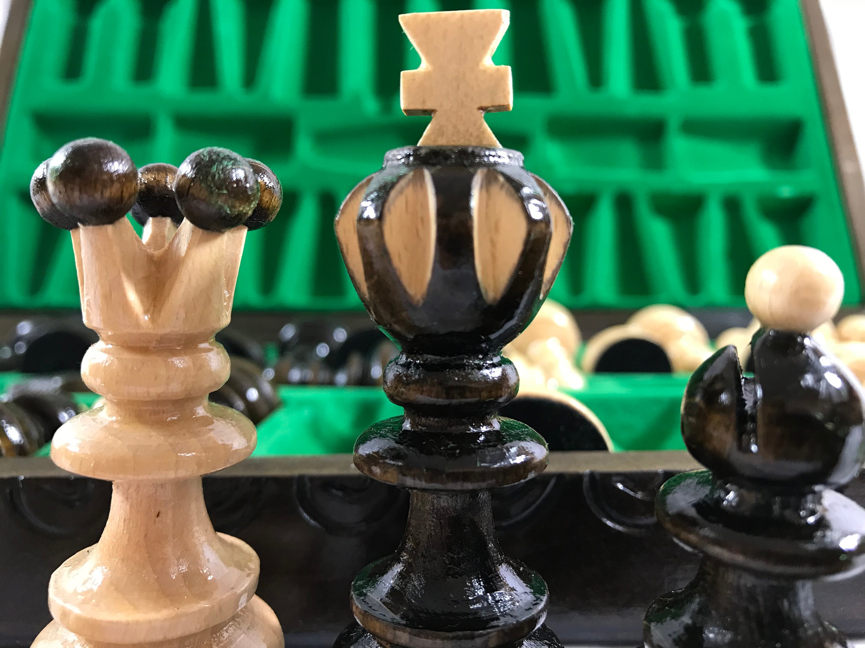 Staunton Single Weight Chess Pieces Set of 34 Army Green & Navy Blue 4 Queens 