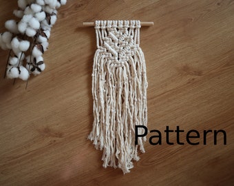 Small Macrame Wall Hanging Pattern, Beginner Pattern, Small DIY Gift