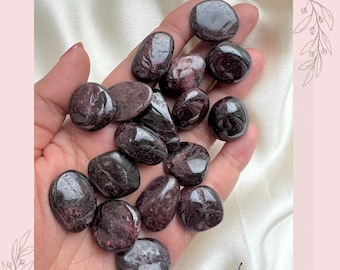 Premium Garnet crystal gemstones / Pocket crystals / Red healing crystals / Metaphysical crystals / Polished crystals / Tumbled crystals