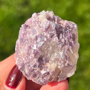 Lépidolite rare de qualité supérieure avec calcite blanche et mica doré sur albite / Cristal brut / Cristal brésilien / Cadeau en cristal avec carte d'informations / F