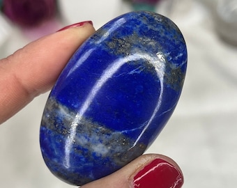 Premium Lapis Lazuli with Pyrite crystal palm stone / Reiki energy blessed large cabochon / Chunky crystal palm stone / Pocket crystal /i