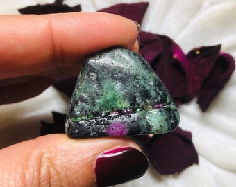 Premium Emerald tumbled crystals / Polished Stones / Home Decor / Tumbled Gemstones / Tumbled stones / Healing crystals / Pocket crystals