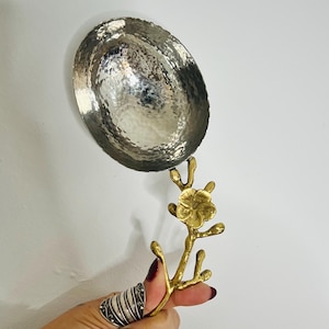 Hammered metal bowl with flowers / Hand made / Home decor / knickknacks bowl/Serving bowls/Multi-functional storage bowls/gold & silver bowl
