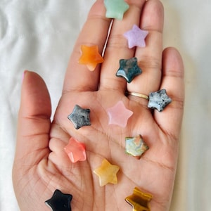 Mini stella di cristallo con scheda informativa – Intaglio di pietra preziosa da 1,5 cm – Cristallo tascabile – Piccola stella curativa – Cristallo regalo – Siamo tutti polvere di stelle