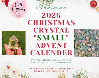 Op de afbeelding: Een promotionele afbeelding voor een 2026 Christmas Crystal Small Advent Calender met de tekst Crystalline Christmas, het Om Crystals UK logo, een heldere kristallen punt en een verzameling kleine, veelkleurige gepolijste edelstenen.