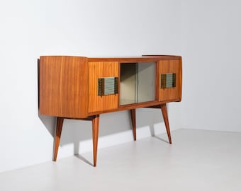 Buffet italien en crédence en teck avec bar, design raffiné des années 1950, portes en verre et accents en laiton et fer