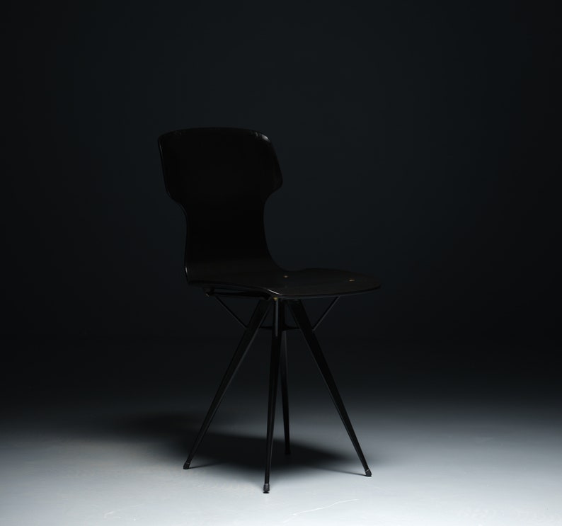 Chaise de bureau sophistiquée moderne du milieu du siècle en teck et bois courbé avec pieds triangulaires, 1950s image 7