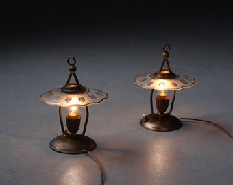 Par de lámparas de mesa italianas de latón con pátina elegante, años 50