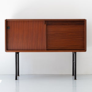 1950s Italian Exotic Wood Sideboard With Shutter Door imagem 4