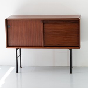 1950s Italian Exotic Wood Sideboard With Shutter Door imagem 7