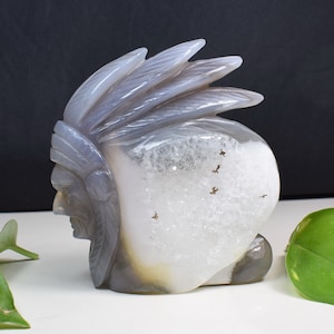 3.89 &quot;de altura Ágata gris Cráneo de cristal de cuarzo de cornalina, Cráneo del jefe indio, Piedra de meditación del altar, Talla de geoda de ágata C578