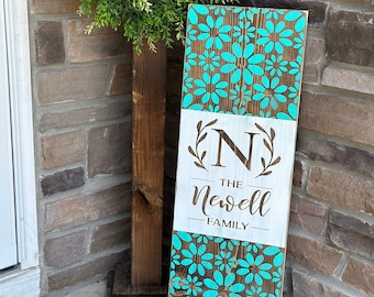 Floral Last Name Porch Sign: Personalized Daisy Flowers