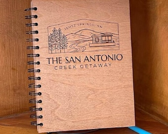 Libro de visitas con logotipo grabado a medida, libro de visitas para Airbnb, decoración para alquileres vacacionales, cuaderno de madera personalizado, libro de visitas para VRBO, cabaña o casa de lago.