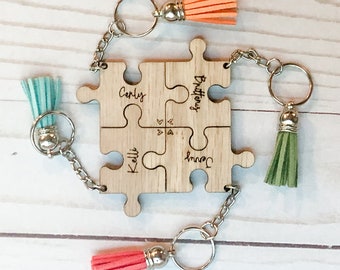 Bester Freund Geschenk, personalisierter Schlüsselanhänger, Name Puzzle Schlüsselanhänger mit bunter Quaste - Sorority Sisters, Mädchenreise, Abschlussfeier