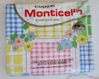 NOS - Vintage Cannon Monticello Twin Size Flat Sheet w/Picnic Style Country Cottage Design [#913]