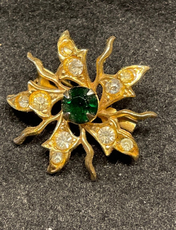 Vintage emerald rhinestone brooch - emerald rhines