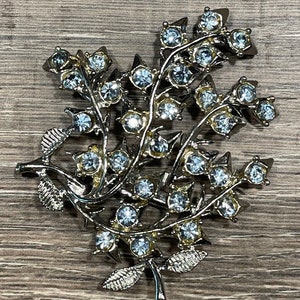 Vintage blue crystal rhinestone brooch - blue crystal rhinestone pin