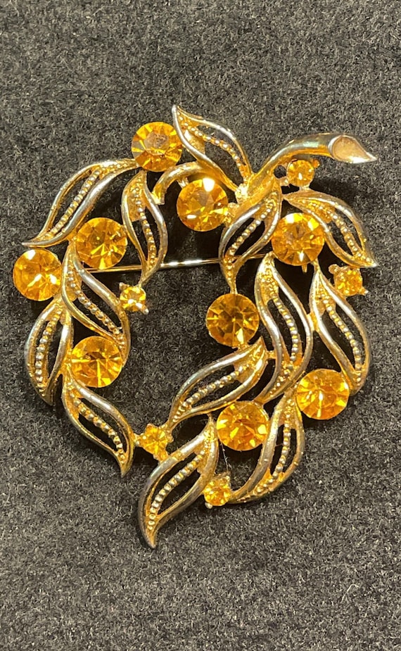 Vintage gold rhinestone brooch - gold rhinestone p