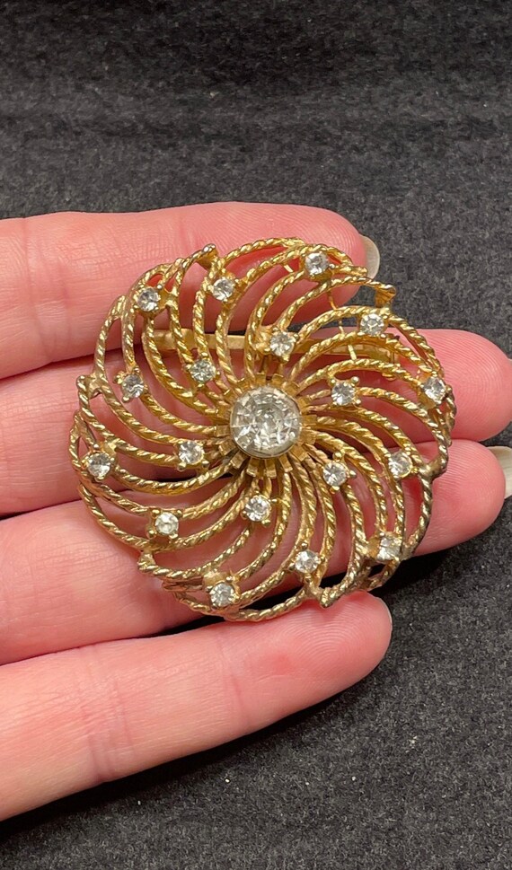 Vintage gold brooch with crystal rhinestones - go… - image 4