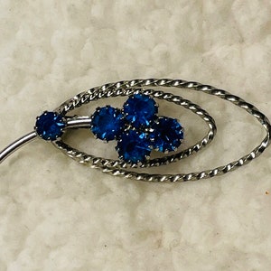 Vintage blue crystal rhinestone brooch - blue crystal rhinestone pin