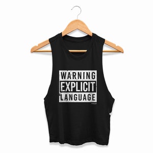 Rolig svordomsträning Crop Top Dam Använder svordomar Varning Beskuren Racerback Linne Arbetet Varning Explicit språk T-shirt Tränare Gåva
