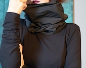 schwarzes Longsleeve für Damen Taft Viskose, minimalistischer Loop Schal Kragen, Drapierung für Büro & Alltag, modernes Basic Designer Top