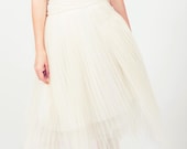 Hochzeitskleid elfenbein weiß - Tüllrock, plissiert, elegantes Brautkleid, Designer Kleid, Plisseerock und Satin Top, modern, zweiteilig