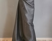 grauer langer Rock für Damen schimmernde Baumwolle Polyester, elegante Maxirock Drapierung für Event, festlicher Avantgarde Designer Rock