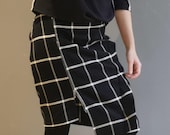Midi Rock Karo schwarz – kariert, asymmetrisch, nachhaltige Kleidung, modernes Designer Outfit, zero-waste, schmal, schlicht, robuste Gewebe