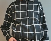 schwarz-weißes Karo Jacke für Damen, zero-waste Jacke für Büro und Alltag, modern nachhaltiges Designer Outfit