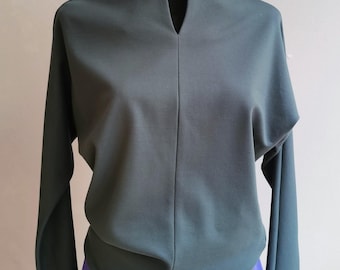 Dunkelgrüner Pullover Damen – Fledermausärmel, weiter Schnitt, moderner Designer Pullover, minimalist