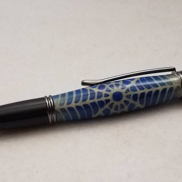 Halloween themed spiderweb pen