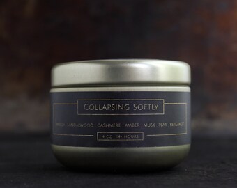 COLLAPSING SOFTLY - Small Scented Candle In Gold Tin - Woodsy Vanilla