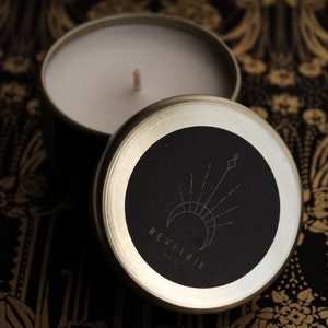 COLLAPSING SOFTLY Small Scented Candle In Gold Tin Woodsy Vanilla image 2