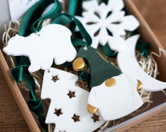 Box of five Christmas ornaments, polar bear, snowflake, moon, dwarf, Christmas tree with stars, gift set, stocking gift, decorations