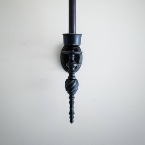 Schwarze Messing Gothic Wandleuchten | Vintage Viktorianische Kerzenhalter | Mittelalterliches Gothic Wohn Dekor | Reich verzierte Kerzen-Wandhalterungen