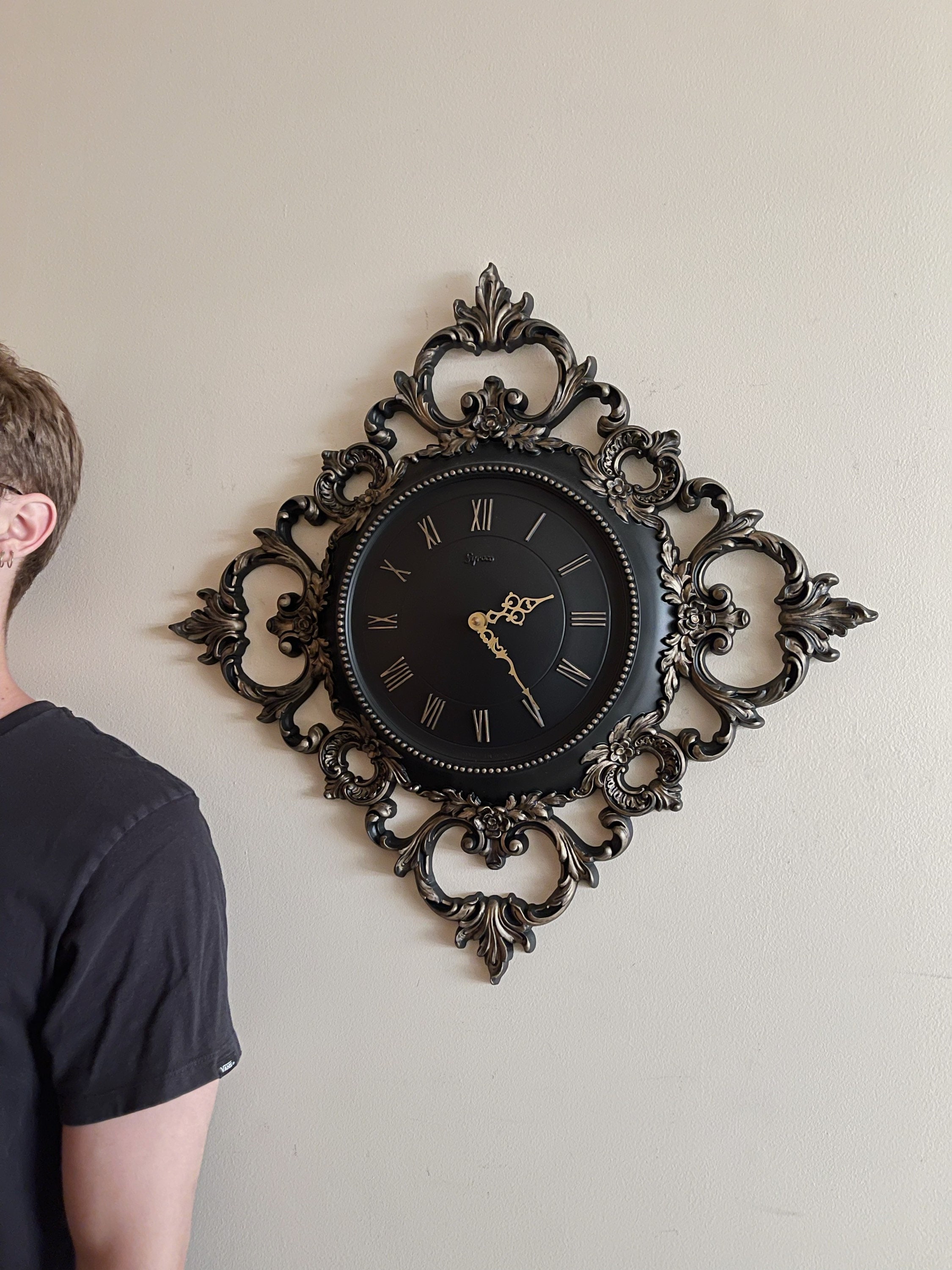 大型ゴシック壁掛け時計 | 華やかな黒と金のビクトリア朝様式の時計