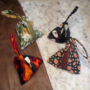 Triangle Dice Pouch: Handmade Cotton Pouch for DND, MTG