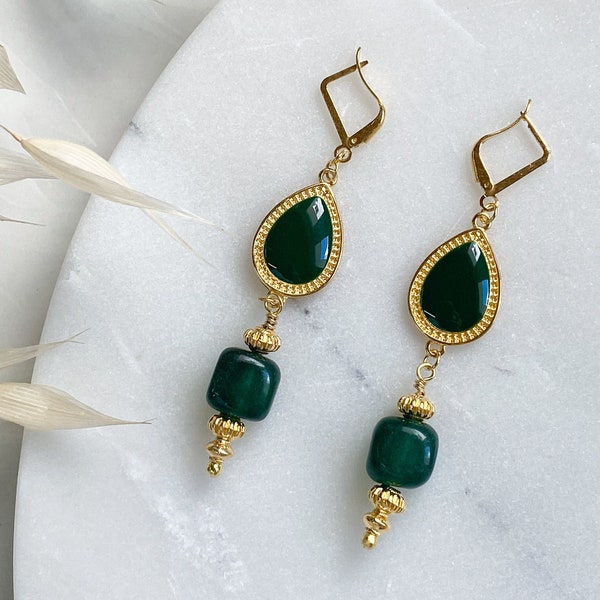 ROXANI Emerald Green and gold Boho earrings with jade stones, Dangle Tribal Earrings, Bijoux éthniques, Boucles d'oreilles, Ancient Earrings