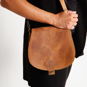 DIONE Medium, Genuine leather crossbody bag, Saddle bag, Leather crossbody bag for women, Leather purse, Messenger bag, Brown Half Moon bag