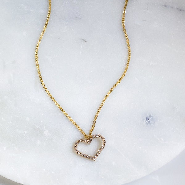 Heart charm Necklace, Gold chain necklace with crystal heart, Dainty Minimalist necklace, Necklace with large heart pendant, Gift for her