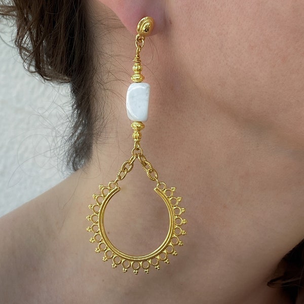 White and Gold Statement Earrings, Bijoux Ethniques, Big gypsy Earrings, Tribal and boho earrings, gold ethnic earring, ÉRIS