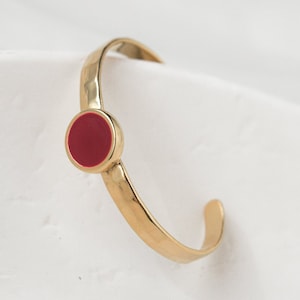 Bracelet femme or avec motif circulaire rose résine, Bracelet martelé fait main, Bracelet boho ethnique, Bijoux ethniques