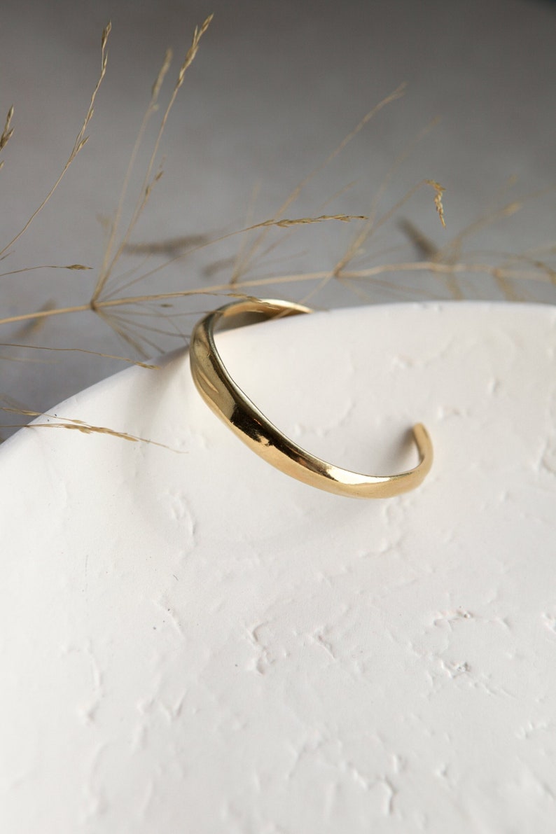 Minimal Gold Bracelet Chunky Cuff Bracelet Statement Bungle Bracelet Christmas Gift for her, Goldenes Armband image 4