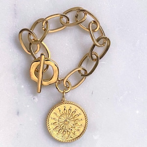 Oversized Thick chain bracelet with big sun coin, Toggle Chunky Gold Sun Coin bracelet, Urban Style Bracelet, Birthday Gift for Her, SOLEIL