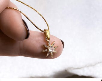 Collar de estrella minimalista, colgante de estrella pequeña, delicado collar de estrella pequeña con circonita, cadena dorada, collar de estrella de invierno, regalo de Navidad, STELLA
