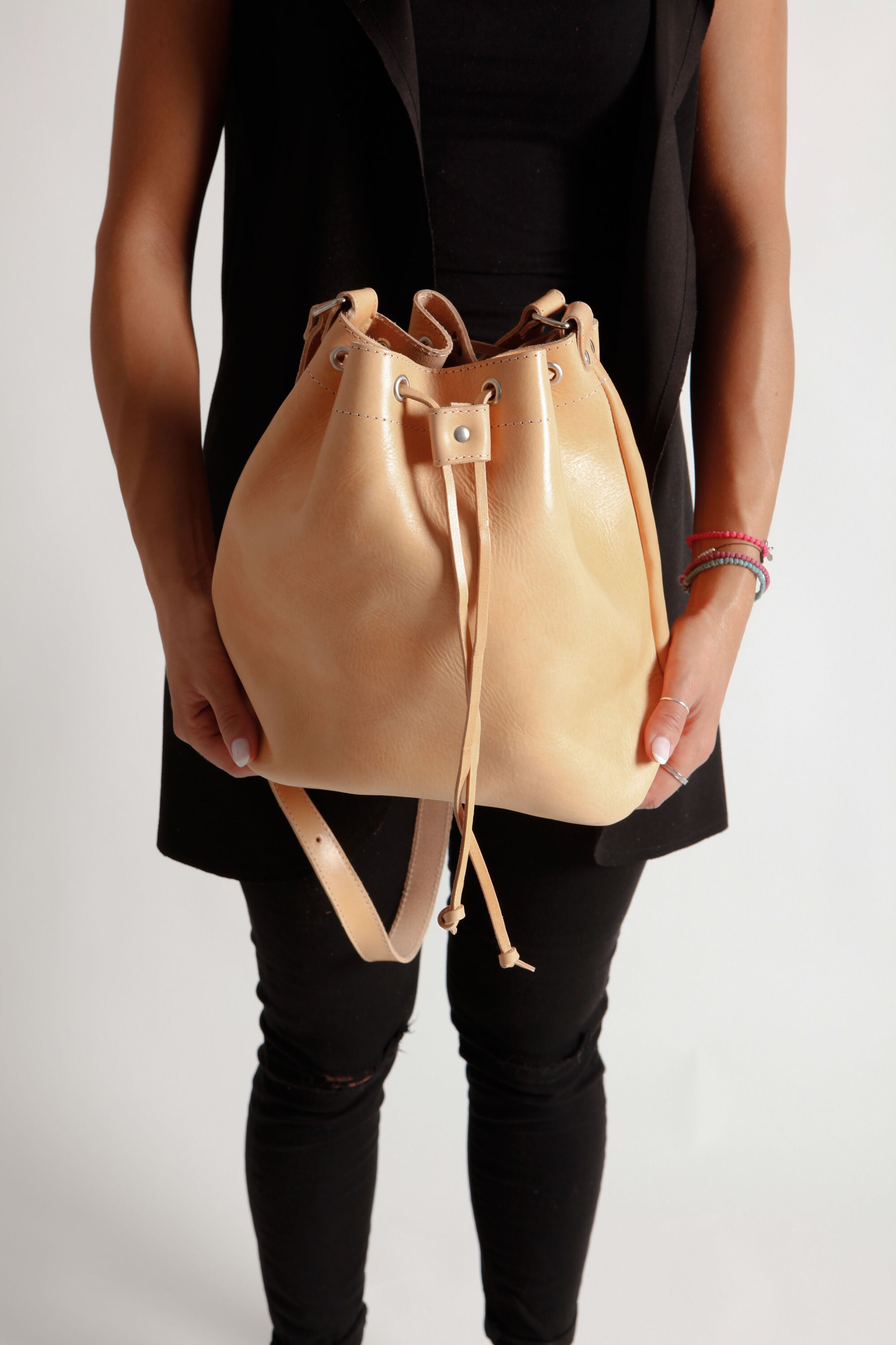 ショルダーバッグ・ポシェット OVHEE Poe Bucket Bag Camel P00000RS Designer fashion, Seoul-fully created | W Concept