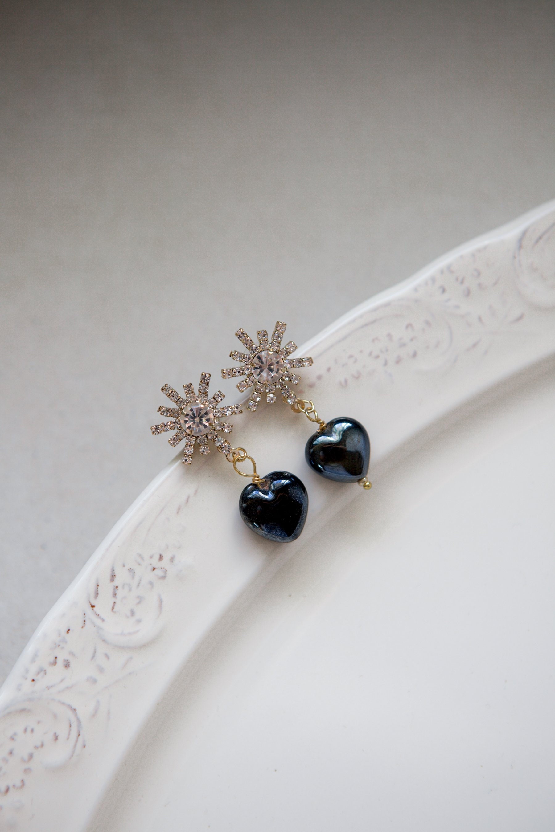 ☆人気☆【VINTAGE HOLLYWOOD】☆Black Heart Stone Earring.s☆ Black Heart Onyx, Crystal & Sterling Earrings Beautiful