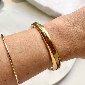 Minimal Gold Bracelet Chunky Cuff Bracelet Statement Bungle Bracelet Christmas Gift for her, Goldenes Armband image 3