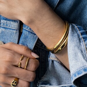 Minimal Gold Bracelet Chunky Cuff Bracelet Statement Bungle Bracelet Christmas Gift for her, Goldenes Armband image 9